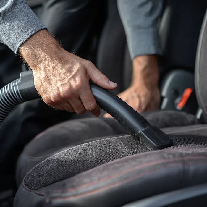 シートに掃除機